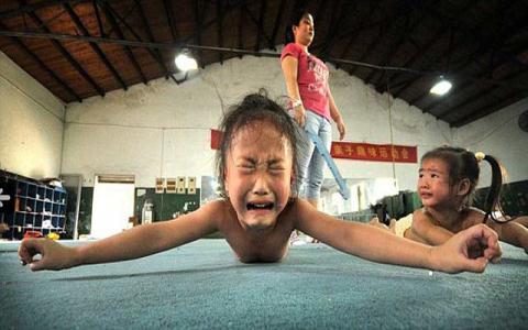 اردوگاه‌های شکنجه کودکان المپیک در چین؛ راز طلاهای چین در المپیک + عکس