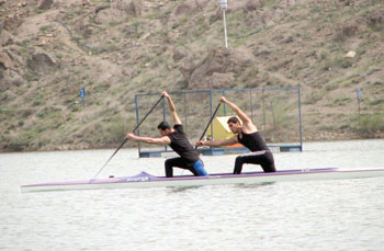 پارو زنان خراسان رضوی با قایق‌های شکسته تمرین می‌کنند
