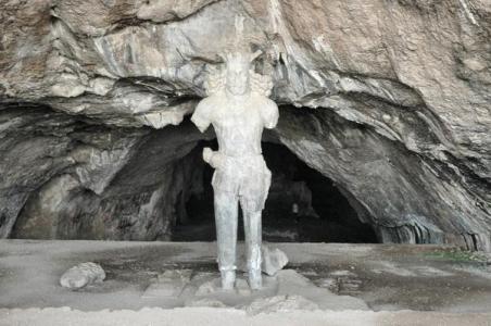 بزرگترین مجسمه تاریخی ایران در غار تنهایی 