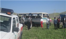 واژگونی مینی‌بوس با 2 کشته و 16 مصدوم در روستای قرمزی‌گل شهرستان آذرشهر