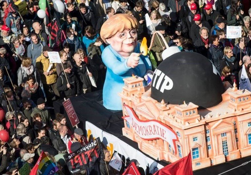 اعتراضات گسترده علیه قرارداد تجارت آزاد با آمریکا در آلمان + عکس

