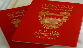 نیروهای بحرینی گذرنامه افرادی را که به مشهد مقدس سفر کرده‌اند، مصادره کردند