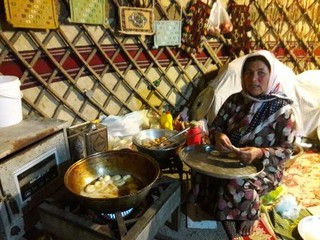 جشنواره موسیقی، غذا و سوغات اقوام ایرانی در اراک گشایش یافت