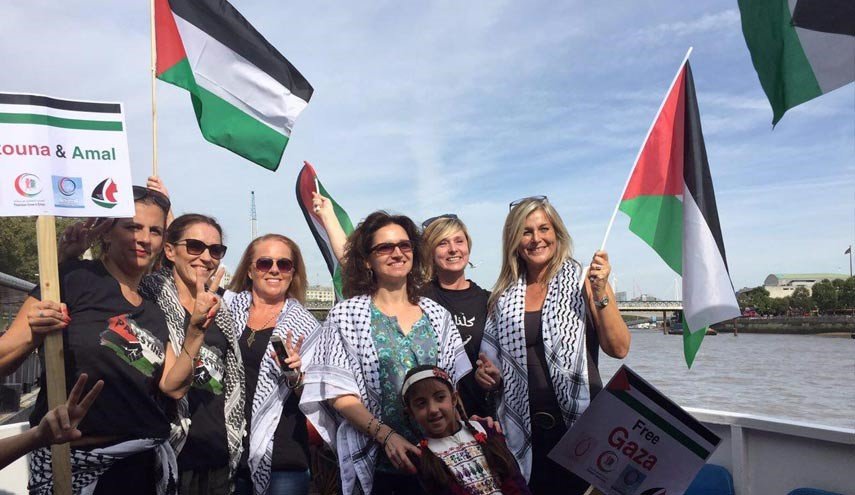 قایق بانوان حامی مردم غزه در تیمز لندن +فیلم