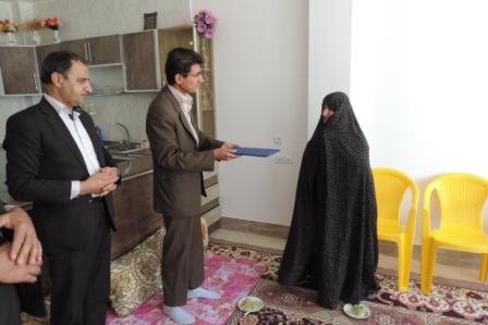 مدیرکل دامپزشکی چهارمحال و بختیاری از خانواده های دو شهید استان تجلیل کرد