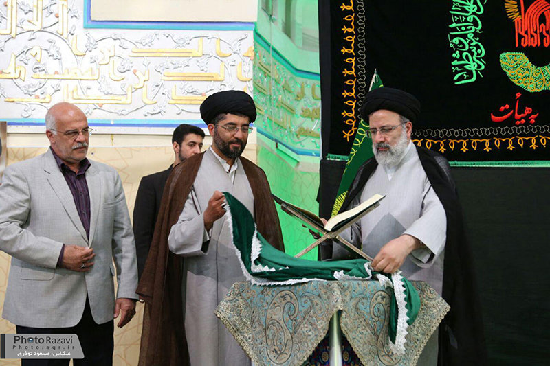 10000 قرآن ویژه آستان قدس رضوی در دسترس زائران قرار گرفت

