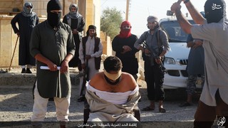 اعدام یک سوری در رقه توسط داعش + تصاویر