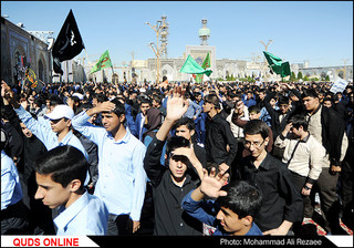 پرچم‌های حسینی به نشانه رهرو راه بودن در مشهد به اهتزاز درآمد