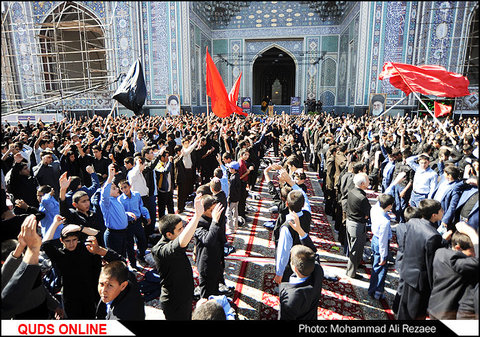 اجتماع عظیم دانش آموزان عزادار حسینی در حرم مطهر رضوی/گزارش تصویری