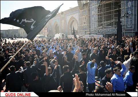 اجتماع عظیم دانش آموزان عزادار حسینی در حرم مطهر رضوی/گزارش تصویری