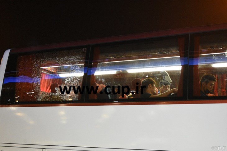 شیشه اتوبوس کره را چه کسی شکست؟ + عکس