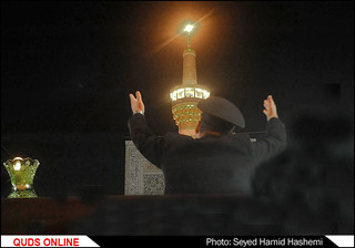آیین شمع گردانی شام غریبان امام حسین علیه السلام در مشهد/گزارش تصویری