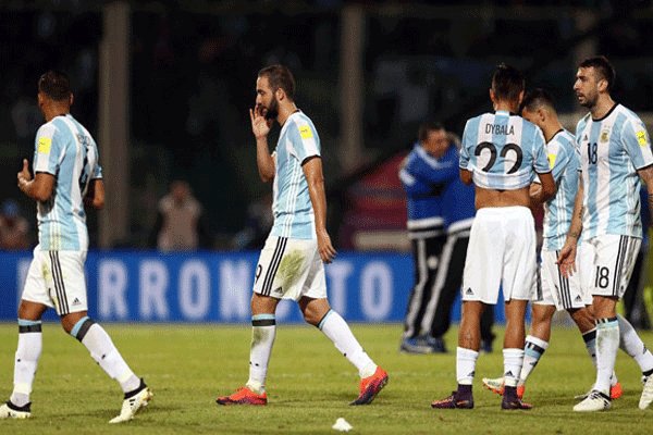 بحران در فوتبال آرژانتین/ آلبی سلسته در زمین خود به پاراگوئه باخت