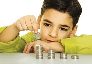 از چه سنی به فرزندم پول توجیبی دهم؟ والدین صرفه‌جو و کودکان مقتصد دو روی سکه