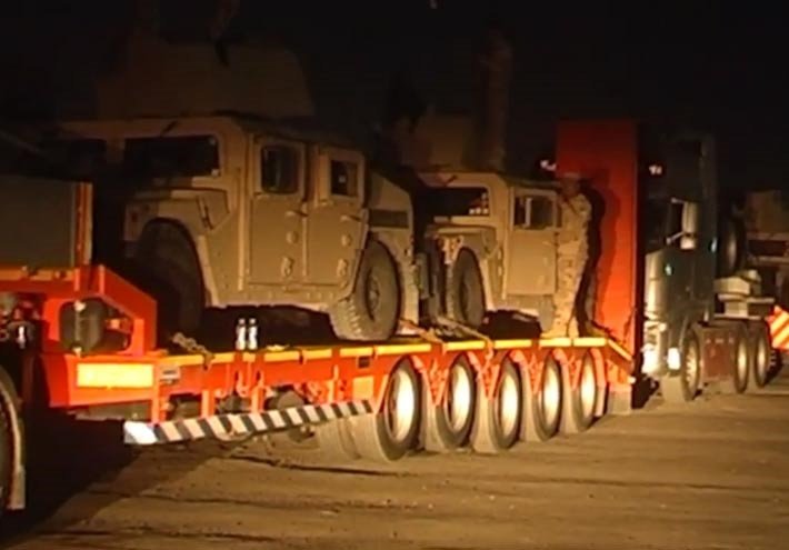 فیلم / انتقال نیرو و تجهیزات نظامی به موصل