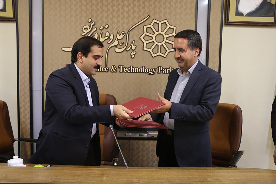امضای تفاهم نامه همکاری میان پارک علم و فناوری یزد و مرکز تحقیقات و آموزش کشاورزی و منابع طبیعی استان یزد 