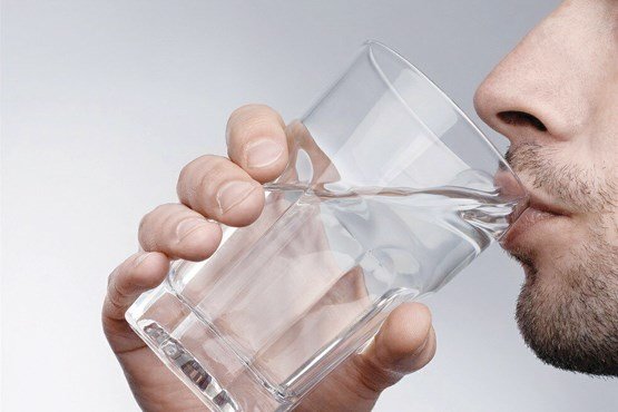 نوشیدن آب با معده خالی چه فوایدی دارد؟