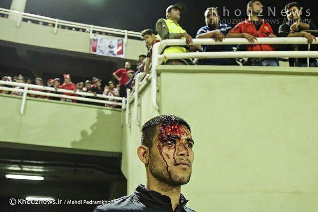 به دنبال درگیری تماشاگران در بازی استقلال خوزستان و پرسپولیس ۳۳ نفر مصدوم شدند