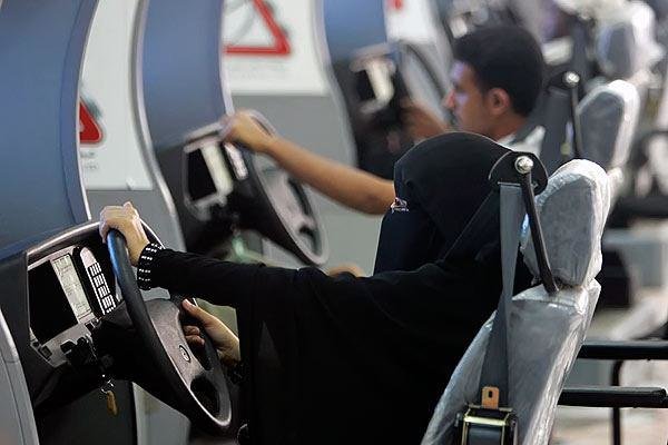حکم مجلس شورای عربستان درباره رانندگی زنان!