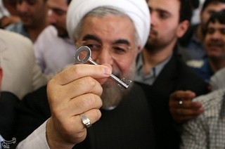 آقای روحانی! کلیدتان صندوق را برای رانت‌خواران گشود