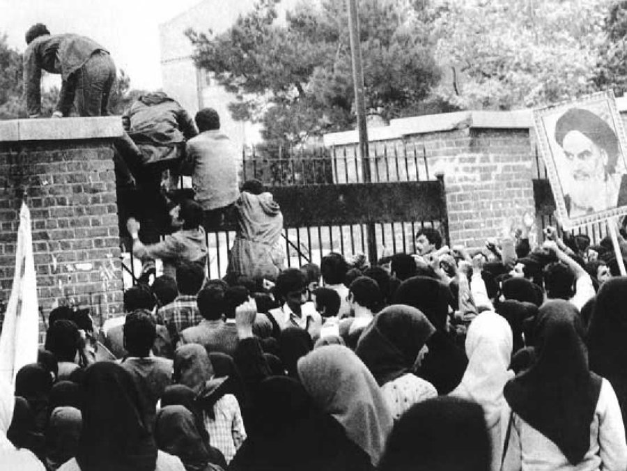 موضع گیری امام خمینی(ره) نسبت به عملکرد دانشجویان پیرو خط امام