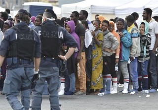 آزار و اذیت پناهجویان توسط پلیس ایتالیا