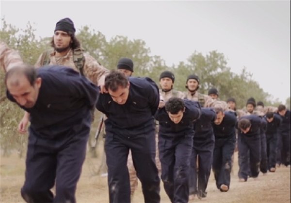 داعش عناصر خود را با چاقوی کند سر برید