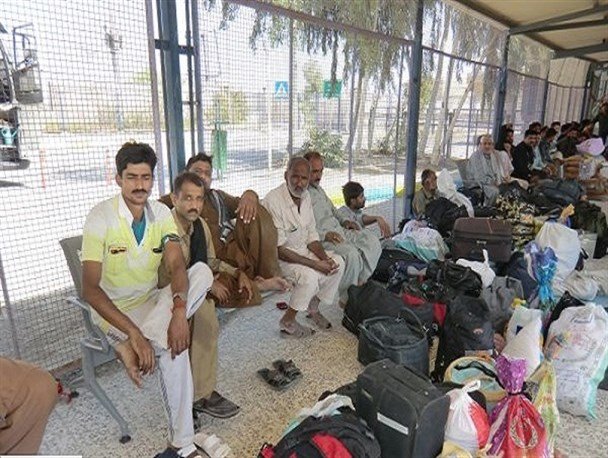 ورود اولین کاروان زائران اربعین پاکستانی به مرز میرجاوه