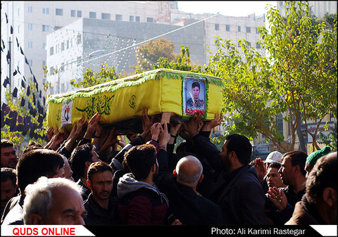 تشییع شهید مدافع حرم در حرم مطهر رضوی/گزارش تصویری
