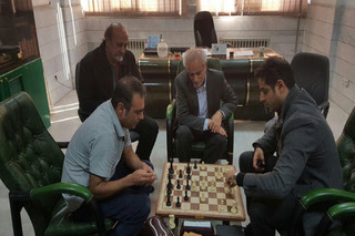 بازی شطرنج معاون وزیر ورزش با احسان قائم مقامی