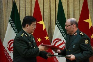 ایران و چین موافقتنامه همکاری‌ نظامی امضا کردند