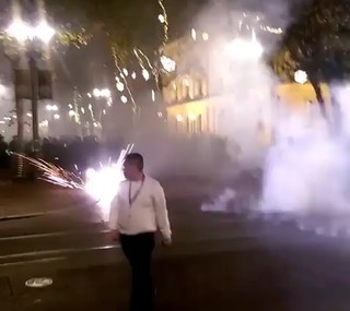 فیلم / درگیری پلیس ضد شورش با مخالفان ریاست جمهوری ترامپ؛ پورتلند آمریکا
