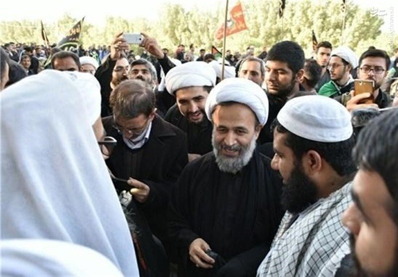 حضور معنادار اهل سنت در کنار شیعیان در راهپیمایی جهان به سمت کربلای معلی + تصاویر