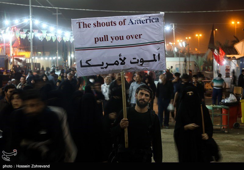 شعار "الموت لآمریکا" در مسیر راهپیمایی اربعین حسینی طنین انداز شد