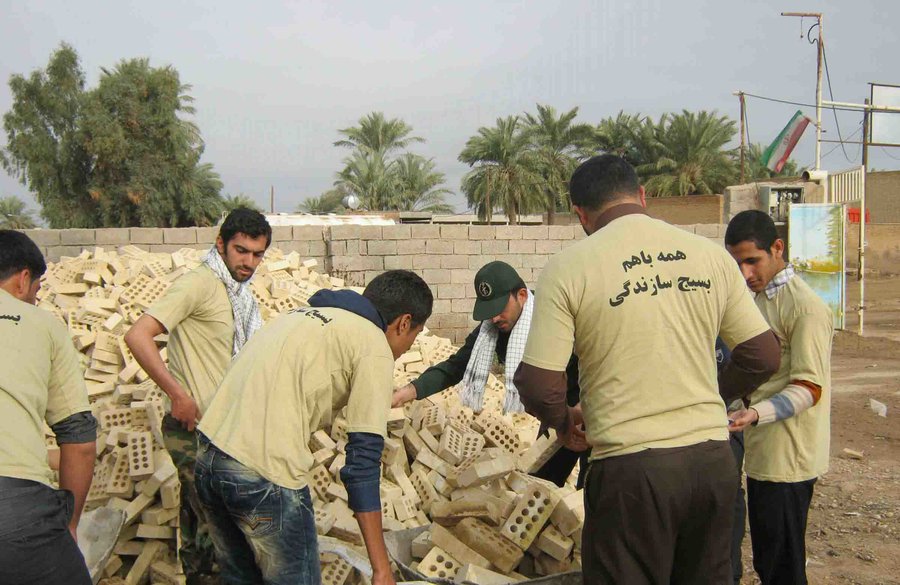 فعالیت ۱۱ گروه جهادی بسیج سازندگی استان در مناطق زلزله‌زده غرب