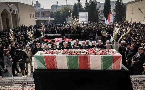 گزارش تصویری از تشییع و خاکسپاری پیکر شهید گمنام در کوی دانشگاه تهران