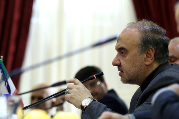 وزیر ورزش: منصوریان به کارش در استقلال ادامه می دهد