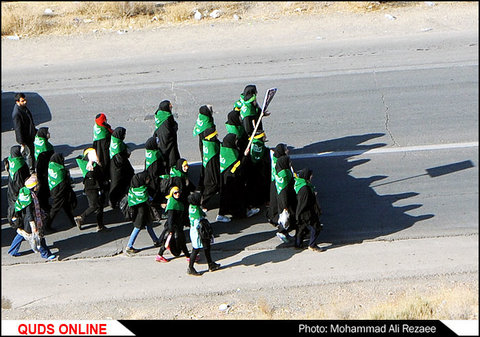 تصاویر هوایی از پیاده روی زائران حرم مطهر رضوی/گزارش تصویری