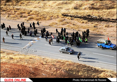 تصاویر هوایی از پیاده روی زائران حرم مطهر رضوی/گزارش تصویری