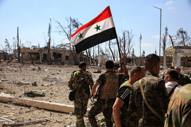 بازدید وزیر دفاع سوریه از یگانهای ارتش این کشور در حلب
