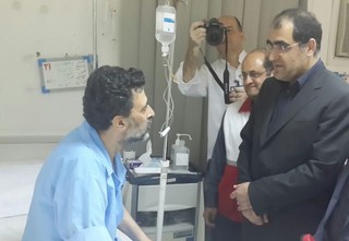 وزیر بهداشت از مجروحان حادثه قطار مسافربری عیادت کرد