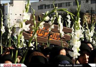 آنگونه که زنان نوغان گریه کردند / بانوان مشهدی در روز شهادت ولی‌نعمت‌شان حماسه زنان نوغان را یادوآر شدند