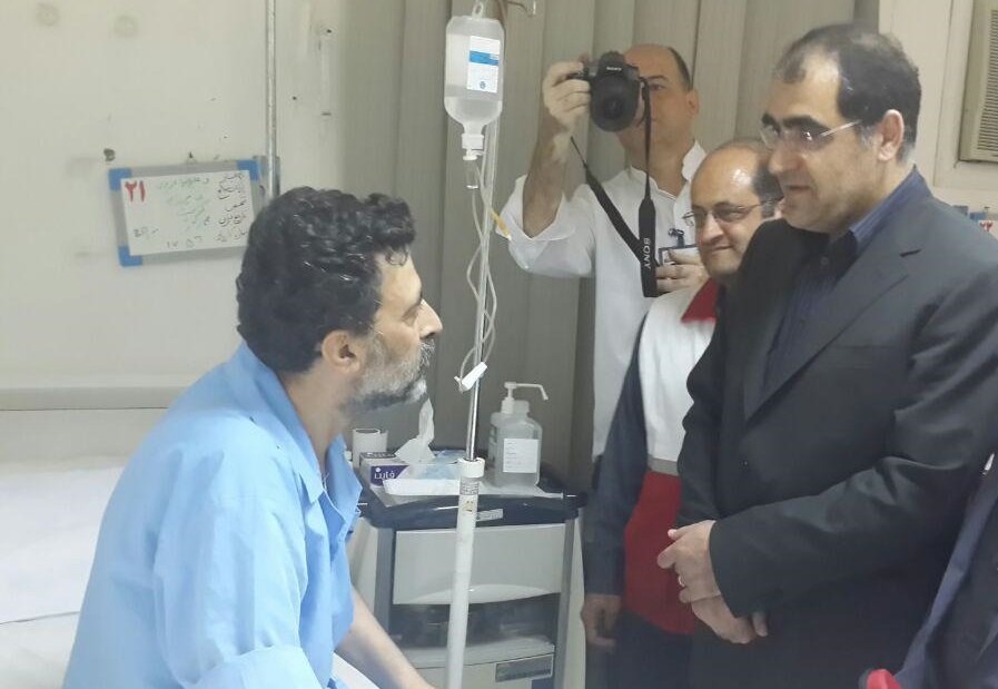 وزیر بهداشت از مجروحان حادثه قطار مسافربری عیادت کرد
