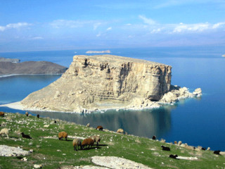 مرحله احیای دریاچه ارومیه در دستور کار مختصصان/ ۳۰۰ میلیارد تومان اعتبار به دریاچه ارومیه اختصاص یافت