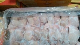 محموله ۱۴ تن ران مرغ منجمد وارداتی غیرقابل مصرف کشف شد