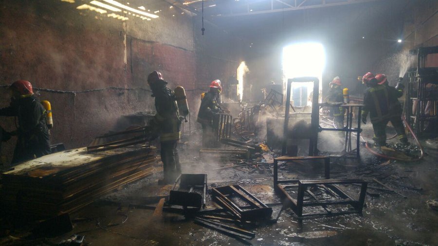 آتش کارگاه مبل سازی در مشهد را خاکستر کرد