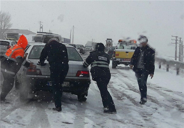 محورهای هراز و فیروزکوه تا اطلاع ثانوی مسدود شد/ مسافران از تردد در محورهای کوهستانی پرهیز کنند
