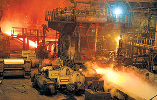 وزیر اقتصادی دستور پرداخت حقوق معوق بازنشستگان فولاد را صادر کرد