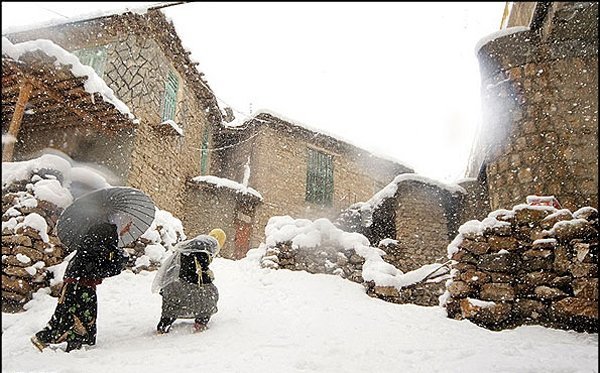 ۶۰ روستای ورزقان در محاصره برف قرار گرفته است