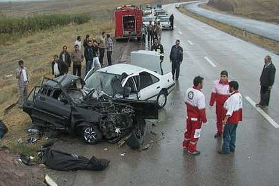 انحراف به چپ خودروی سواری در یزد یک کشته و ۴ مجروح بر جای گذاشت